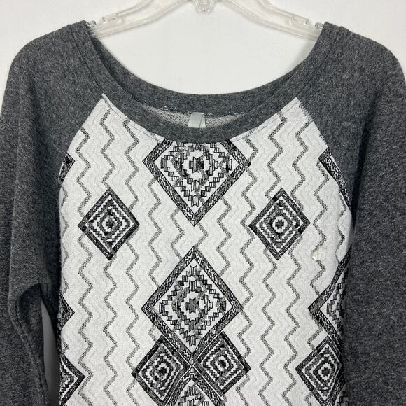Vanity Boho Lace Gray Pullover Sweater Size M - Picture 3 of 9